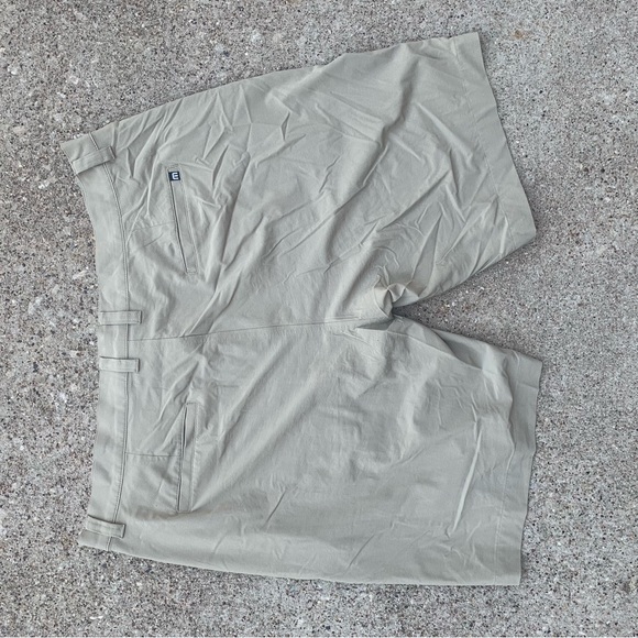 Travis Mathew Shorts Adult 40 Beige Tan Carlsbad 9 Golf Activewear Stretch Men - Picture 6 of 11